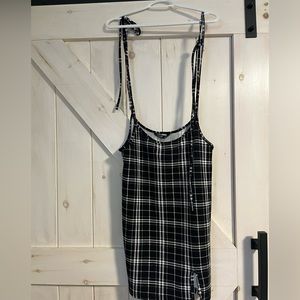 I got this off shine, The size is 2X and is black and white